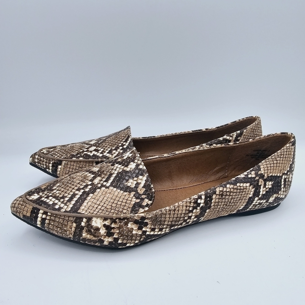 Madden Girl Henie Snake Print Pointed Toe Flats Loafers 6.5 NWOT